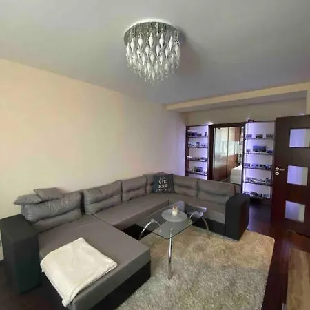 Luxury In Center Apartment