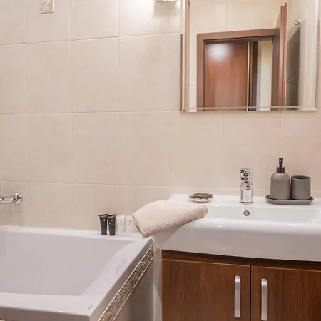 Luxury In Center Апартаменты *
